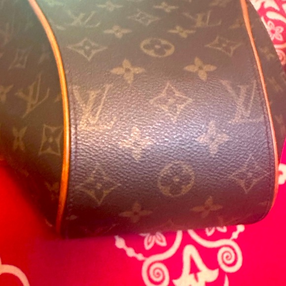 WOW POSHMARK Authentic Louis Vuitton Backpack = Festivals Concerts Pro Games! - Picture 11 of 16
